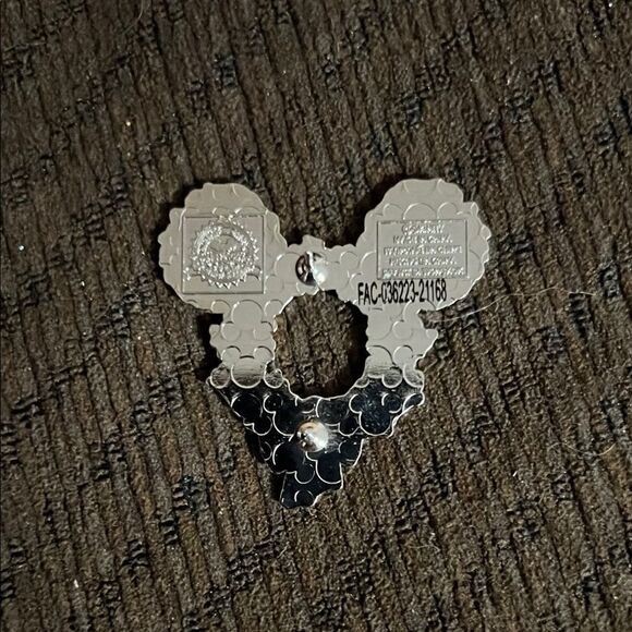 Disney Christmas 2021 Mickey Icon Wreath Holiday Pin - Picture 2 of 2
